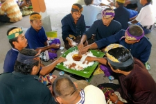 Tradisi Megibung di Karangasem Bali