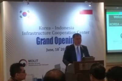 Executive VP KIND Taek-Won Seo saat menyampaikan kata sambutan dalam acara peresmian Pusat Kerja Sama Infrastruktur Korea-Indonesia di Jakarta, Selasa (18/6/2019)