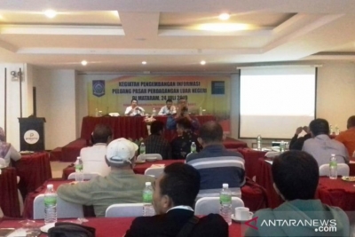 Para pelaku UMKM mengikuti kegiatan pengembangan informasi peluang pasar perdagangan luar negeri yang digelar Dinas Perdagangan NTB, di Mataram, Rabu (24/7).