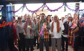 Gubernur NTB Zulkieflimansyah (tengah) saat meresmikan Balai Latihan Kerja Luar Negeri (BLKLN) di Kabupaten Lombok Tengah, Kamis (21/3). (Foto Humas Pemprov NTB).