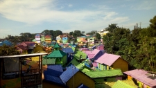 MENELUSURI KAMPUNG WARNA WARNI