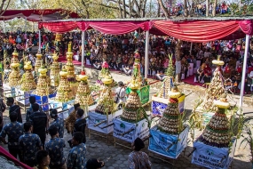 Kirab Gunungan Ketupat tahun 2019 yang diadakan di Bukit Sidoguro, Klaten Jawa Tengah. Rabu (12/06/2019)