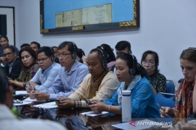 Para Delegasi World Bank (Bank Dunia) yang diwakili beberapa negara seperti Maroko, Kamboja, dan Timor Leste, mendengarkan pemaparan Kepala Dinas Kesehatan, Kabupaten Lombok Barat, H Rachman Sahnan Putra, tentang strategi penanganan stunting, di Lombok Barat, Kamis (23/5/2019). 