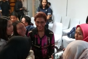 Menteri Kelautan dan Perikanan Susi Pudjiastuti (tengah). (ANTARA)