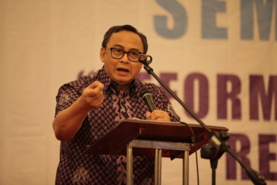 Sekretaris Kementerian Koperasi dan UKM Prof Rully Indrawan dalam seminar nasional bertema &quot;Koperasi Indonesia di Era Revolusi Industri 4.0&quot; di Purwokerto, Banyumas, Jawa Tengah (Kamis (11/07/19.) Seminar ini diselanggarkan dalam rangkaian peringatan Hari Koperasi Nasional yang ke-72