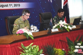 Panglima TNI Marsekal TNI Hadi Tjahjanto saat membuka sidang ke-7 Australia-Indonesia High Level Committee (AUSINDO HLC) tahun 2019 bersama Panglima Angkatan Bersenjata (Pangab) Australia General Angus Campbell, di Markas Komando Akademi Angkatan Udara (AAU), Yogyakarta, Kamis.