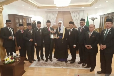 Pimpinan MPR RI bertemu dengan Sekjen Liga Muslim Dunia Prof Dr Muhammad bin Abdul Karim al-Issa di Mekkah. (ANTARA/HO/Biro Humas dan Pemberitaan MPR RI)