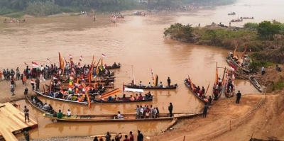 Karnaval perahu di Aliran Sungai Batanghari Kabupaten Dharmasraya, Sumatera Barat (Sumbar) mendanai peringatan Hari Kemaritiman Nasional setelah tidak diperingati selama 52 tahun, Senin.