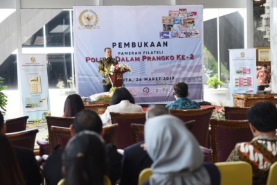 Ketua DPR RI Bambang Soesatyo saat membuka pameran filateli &quot;Politik dalam Perangko&quot;. Foto: Jaka/rni