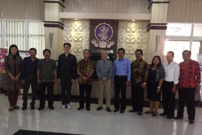 Rektor ISI Denpasar berfoto bersama dengan civitas akademika setempat dan dari Kunitachi College of Music, Jepang serta Jongky Goie (Antaranews Bali/Ni Luh Rhisma/lhs/2019)