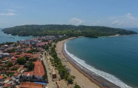 Foto udara kawasan wisata Pantai Barat di Kabupaten Pangandaran, Jawa Barat, Sabtu (30/11/2019). (ANTARA FOTO/ADENG BUSTOMI)