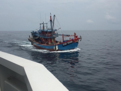 Penangkapan kapal perikanan asing berbendera Malaysia KHF 2958 di ZEEI Selat Malaka, Sabtu (2/2). Dok. Humas PSDKP