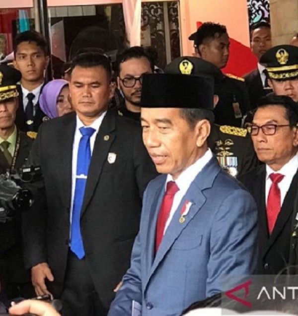ジョコ・ウィドド大統領は、TNIとPOLRIは黄金のインドネシアを迎える重要な役割を果たさなければならないと明言