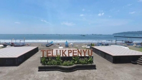 中部ジャワ州のTELUK PENYUビーチ