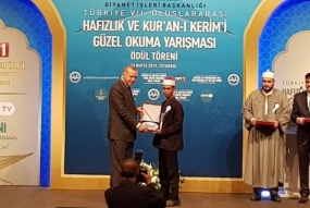 NTB Qari Syamsuri FirdausがErdoganと握手した