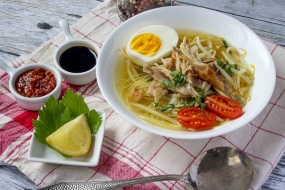 SOTO AYAM（ソトアヤム/チキンスープ）の料理