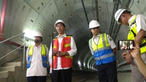 MRTの建設を見直して、大統領が時間通りに完了することを期待