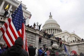 暴動を支持するトランプの後、国会議事堂の警察署長が辞任