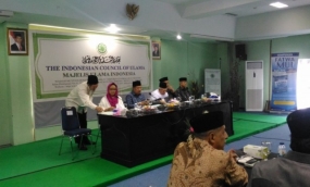 MUI(インドネシアウラマー評議会)は、ウラマの三国会議で中立になる