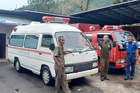 日本は、Pesisir Selatan地区に救急車を寄贈