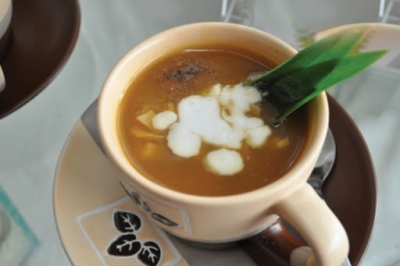 中部ジャワ州のBUBUR JAMU CORO （ジャムーコロお粥）の料理