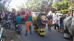 バンユワンギの災害を拒否する伝統であるBarong Ider Bumi