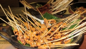 西ヌサトゥンガラ州のSATE TANJUNGの料理