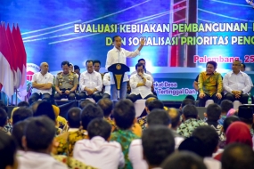 Joko Widodo大統領：教師は、人々を感動する
