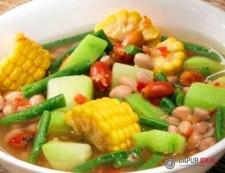 SAYUR ASEM（サユールアッサム/タマリンド野菜スープ）の料理