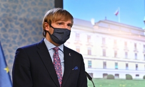 チェコの保健大臣はCOVID-19感染者が増加する中で辞任する