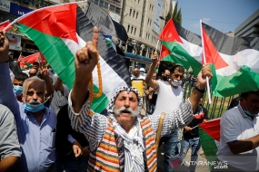 パレスチナ人、アラブ首長国連邦とイスラエルの合意に抗議
