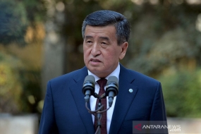 キルギスタン大統領イェンベコフは暴動の後で辞任する