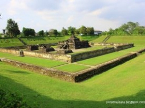 ジョクジャカルタと特別州のCANDI ABANG（アバンの寺院）