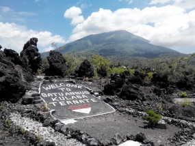 マルク州の観光地BATU ANGUS（焦げた石）