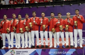 男印尼羽毛球团提供2018年亚运会的银牌