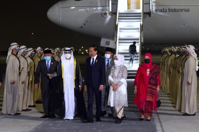 佐科总统抵达阿布扎比会见阿联酋总统
