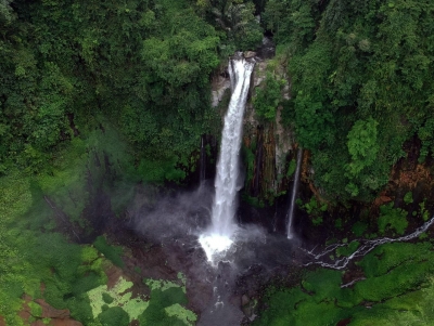 Belitar Seberang 旅游村其中之一的旅游景点，Trisakti 瀑布