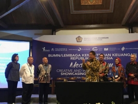 信息与通讯部长在巴厘岛启动多功能卫星项目