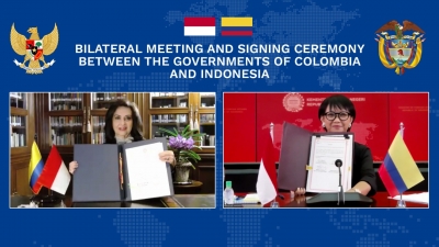 为了加强合作，印尼和哥伦比亚的外长举行了虚拟会议