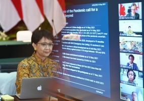 印尼外交部长在领导COVAX会议上鼓励增加疫苗生产能力
