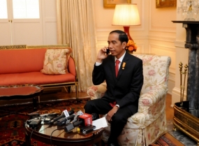 佐科总统致电马哈蒂尔穆罕默德，并祝贺恭喜