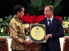 印度尼西亚因实现水稻自给自足而获得国际水稻研究所颁发的奖项