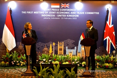 印尼-英国联合经济贸易委员首次会议将促进贸易合作