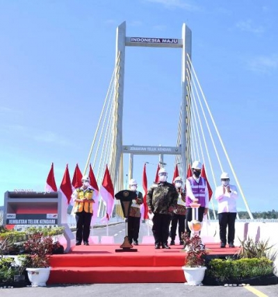 总统主持Teluk Kendari大桥启用仪式