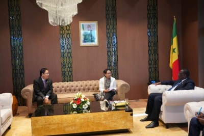 印度尼西亚外交部长星期一在达喀尔和塞内加尔总统Macky Sall会晤