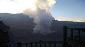 El gobierno local cerró el Área de Turismo de Montaña Tangkuban Parahu después de la erupción el viernes por la tarde (26/7) a las 15.48 WIB.