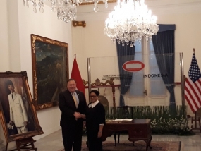 La Ministra de Asuntos Exteriores de Indonesia habló de la desnuclearización de la península de Corea con Pompeo