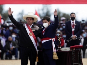 Castillo jura otra vez por presidencia de Perú en antiguo escenario de batalla de la independencia