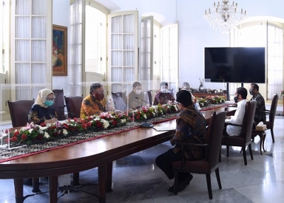 El equipo de vacuna de Indonesia informa el progreso del trabajo al presidente